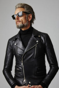 ライダースジャケットでワイルドメンズコーデ 男臭さは演出できます