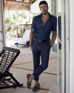 素足履きコーデはタッセルローファーかモンクストラップか